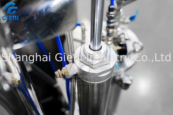 آلة خلط مسحوق التجميل عالية السرعة 50 لتر مع جهاز رش الزيت