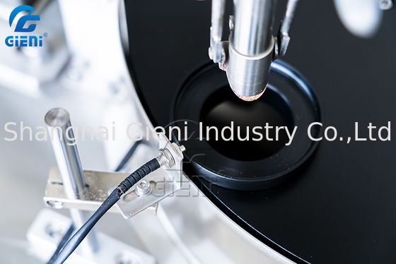 900 قطعة / ساعة آلة تعبئة مستحضرات التجميل شبه الأوتوماتيكية برغي التغذية