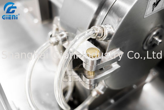 آلة طاحن مستحضرات التجميل عالية السرعة 7200 دورة في الدقيقة 20 كجم / ساعة آلة ضغط مسحوق الماكياج